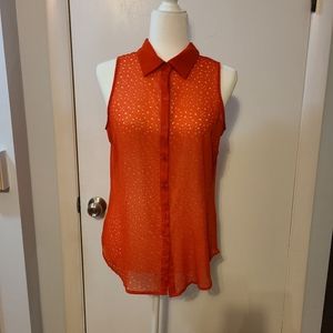 Sleeveless collard blouse with cut outs.